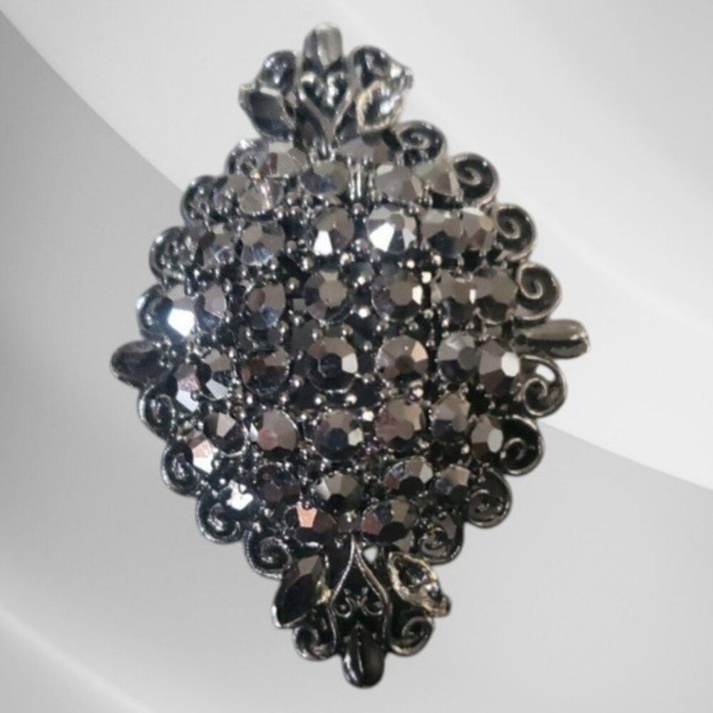 Elegant Black Crystal Rhinestone Statement Brooch - Picture 5 of 8